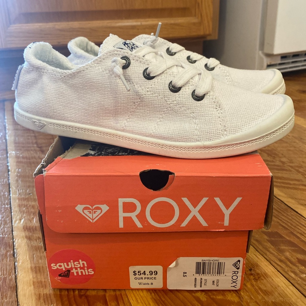 Roxy Womens Bayshore slip on sneakers tennis shoes. NWT. Size 8.5. Original box